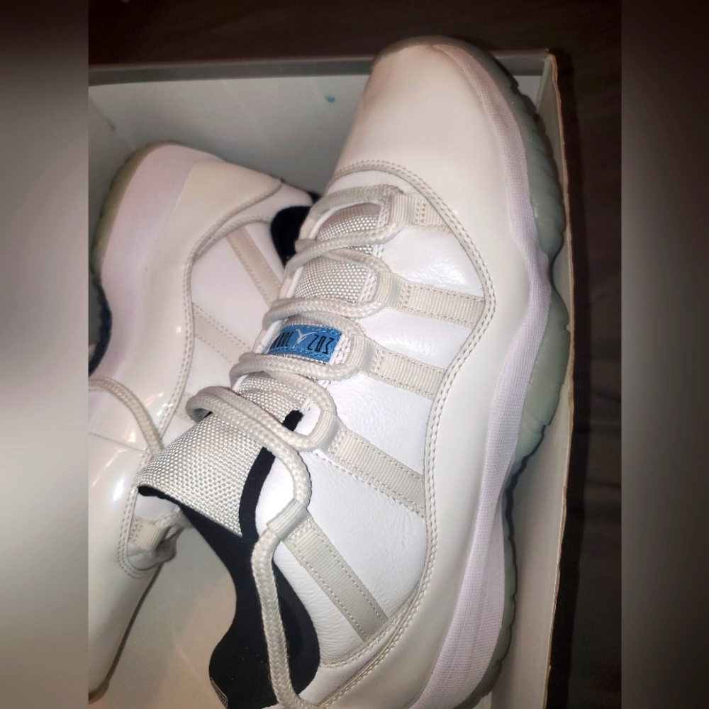 Jordan's 11s Size "9.5  in men's